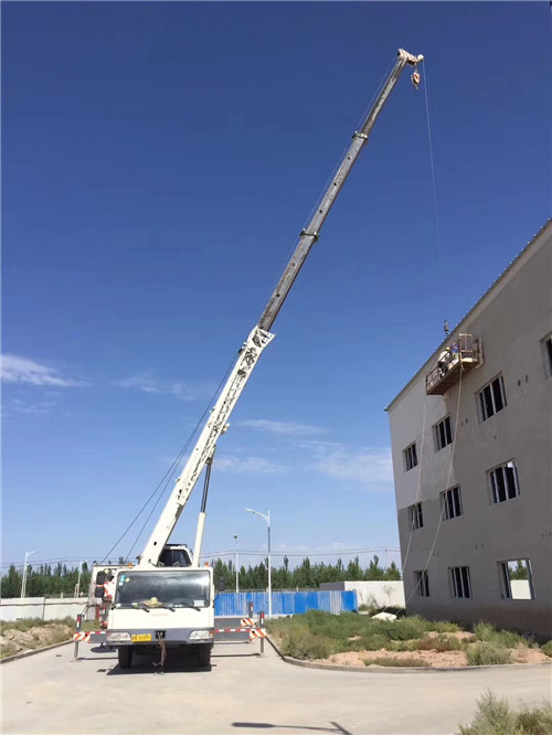 芜湖县“轻装强干”—— 吊车的 “轻量化臂架” 技术